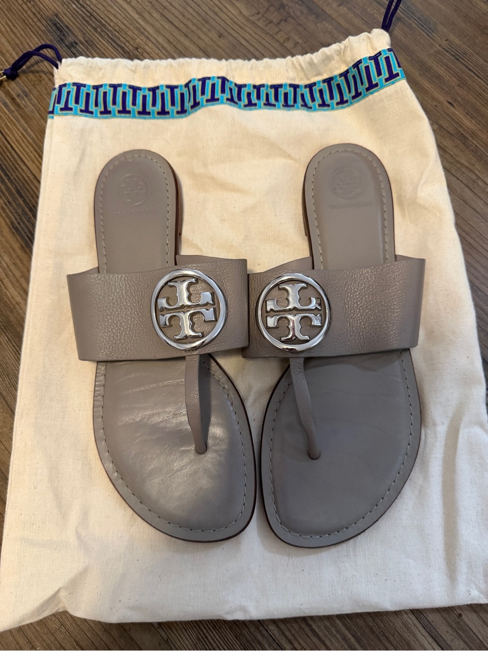Tory Burch gray Leather soft comfy sandal Stamped Care size 9 - Picture 9 of 9
